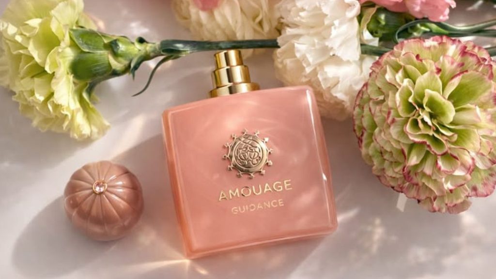 ۱۰ عطر زنانه تابستانه جذاب و خنک