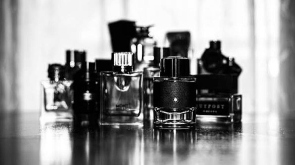 عطر مناسب تابستان؛ بهترین رایحههای خنک و ماندگار برای روزهای گرم 4 عطر مناسب تابستان با رایحه خنک و ماندگار