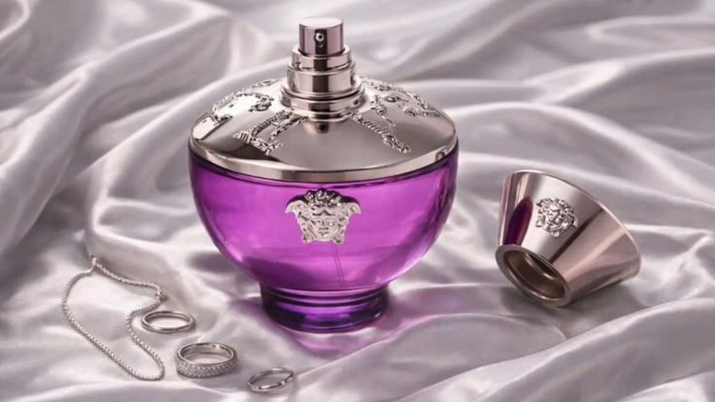 ۱۰ عطر زنانه تابستانه جذاب و خنک