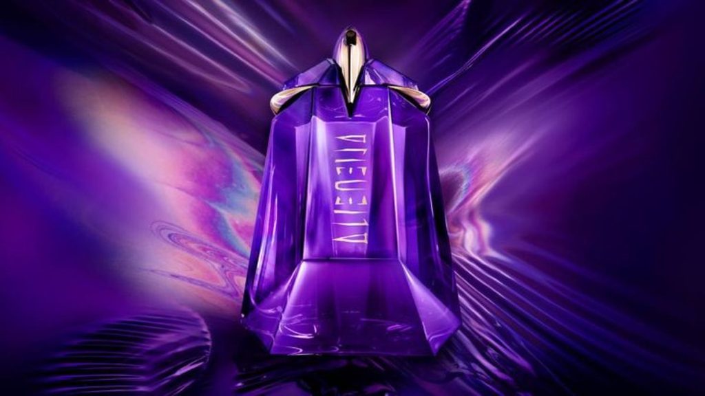 ۱۰ عطر زنانه تابستانه جذاب و خنک